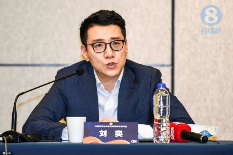 三个美妇跪着用肥臀